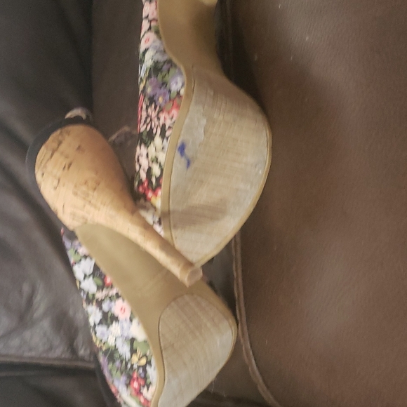 Cute Sexy Heels Floral Print - Picture 2 of 6
